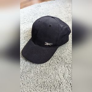 Reebok black running hat